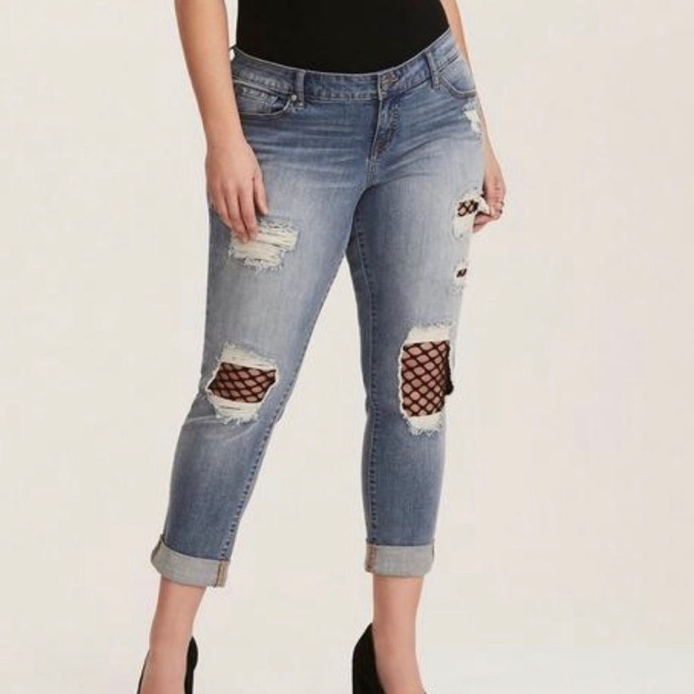 Torrid NWT Denim Boyfriend Distressed Jeans With Fishnet Women's Size 12
